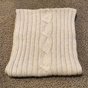Gray Chunky Knit Gray Scarf in Like New Condition